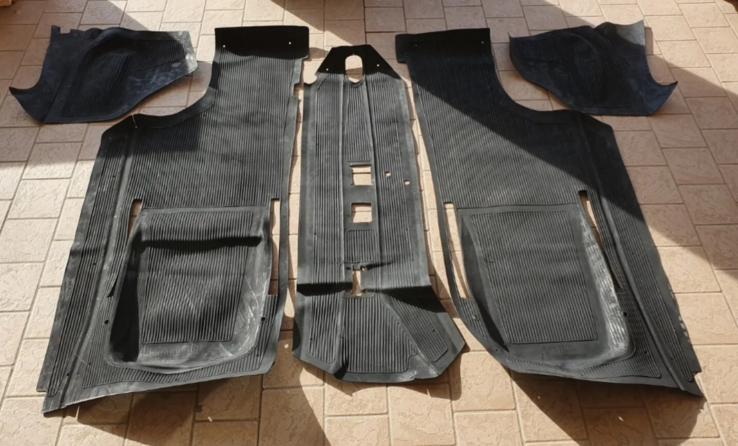 Kit completo tappeti in gomma 5 pezzi Fiat 500 Giardiniera – SVK 500 d'epoca